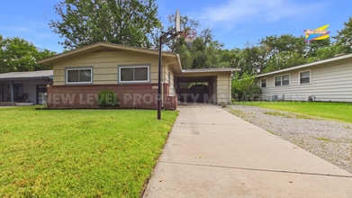 Building Photo - 6040 Hartford Dr