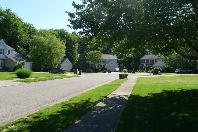 cul de sac - 1343 Sprucewood Ct