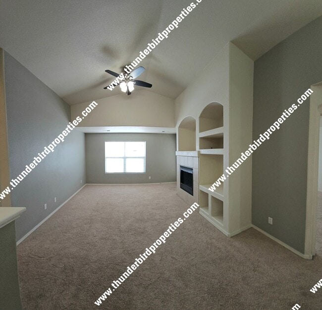 Building Photo - Move in special $500 off first month's ren...