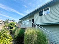 Building Photo - Great Home in Downtown Kingston