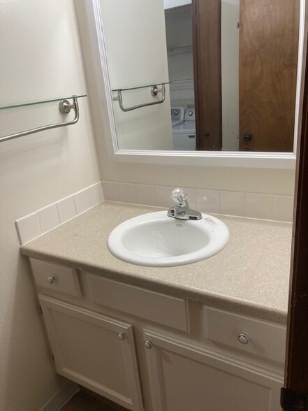 Bathroom Vanity - 3465 Lochwood Dr