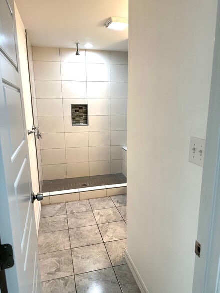 Building Photo - 325 Clemente Ave