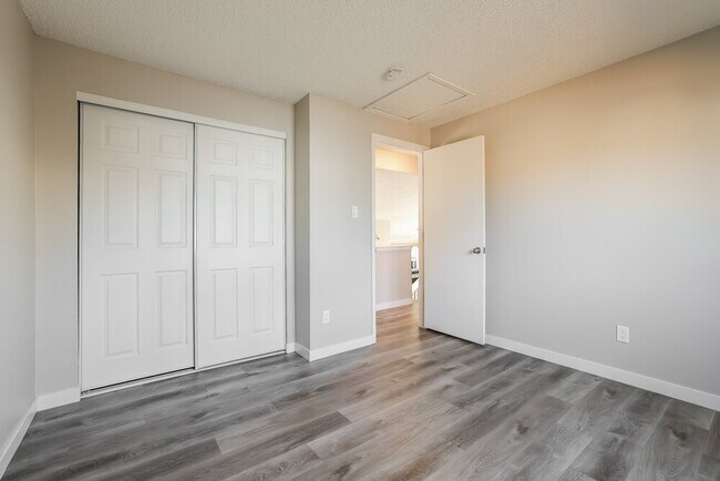 Building Photo - 12155 Elm Way