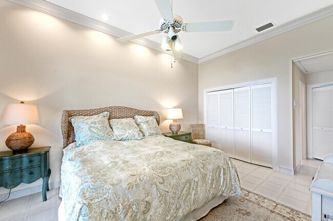 Building Photo - 825 Marbella Ln