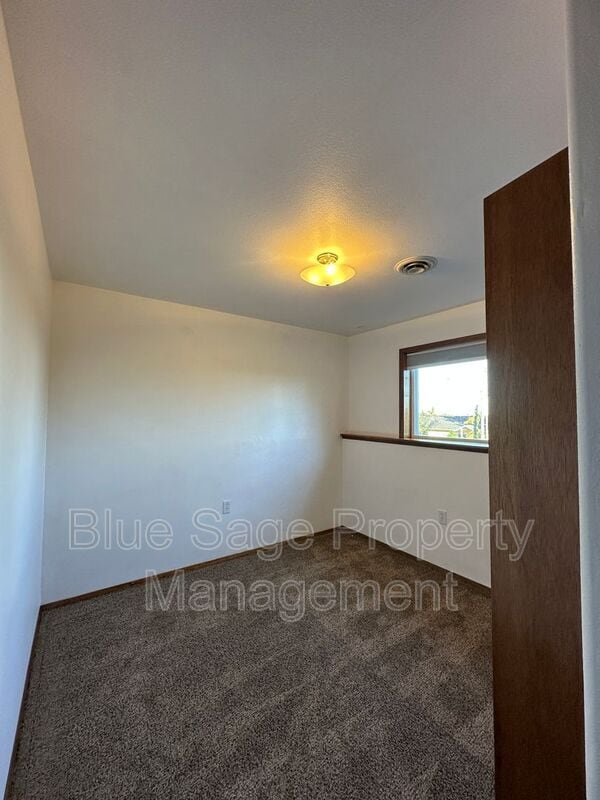 Building Photo - 421 Reservoir Rd