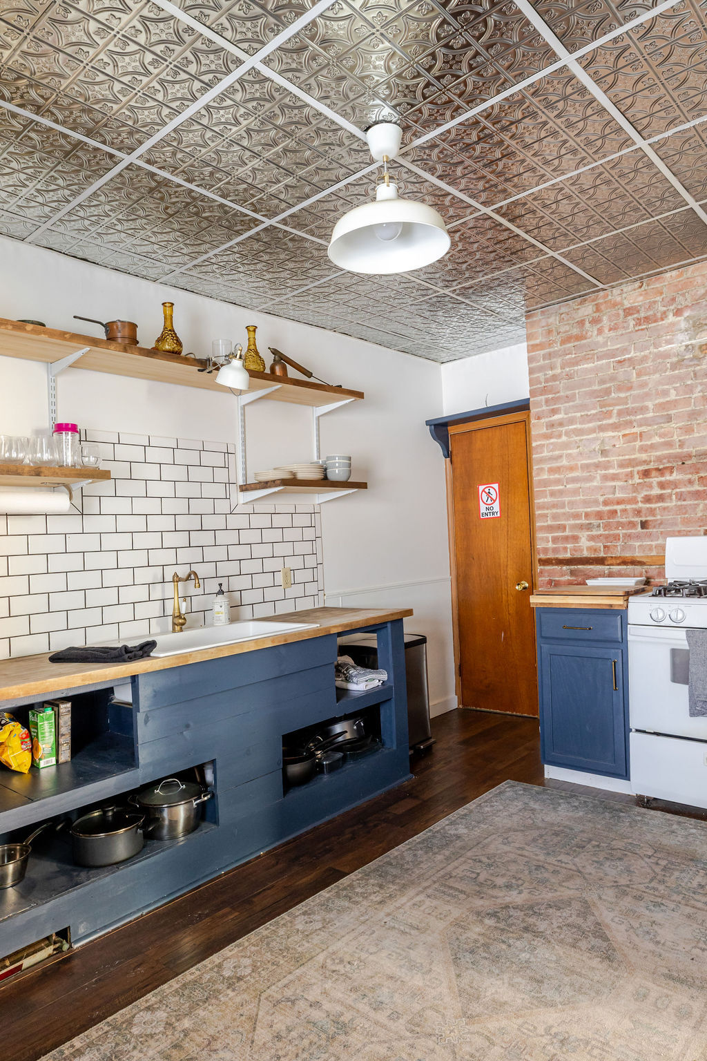 Building Photo - 552 Columbia St