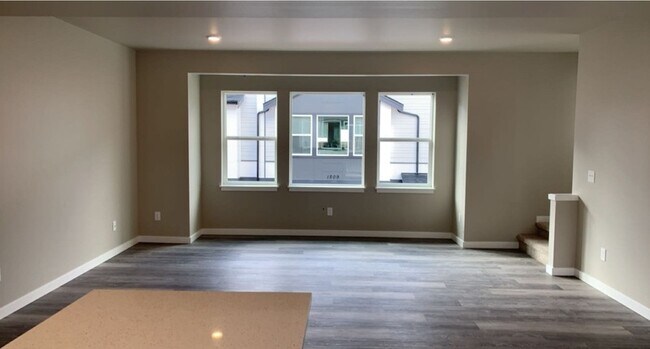 Building Photo - 1804 Eastgate Loop