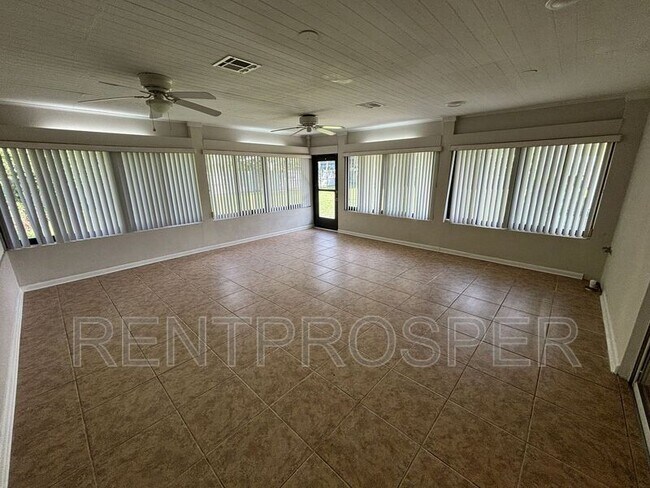 Building Photo - 360 Vincent Dr