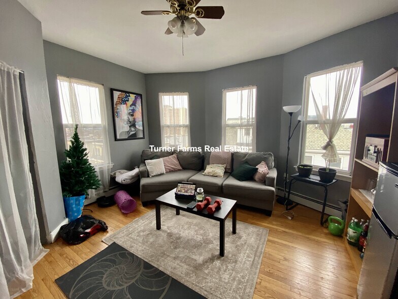 Building Photo - 8 Eldora St