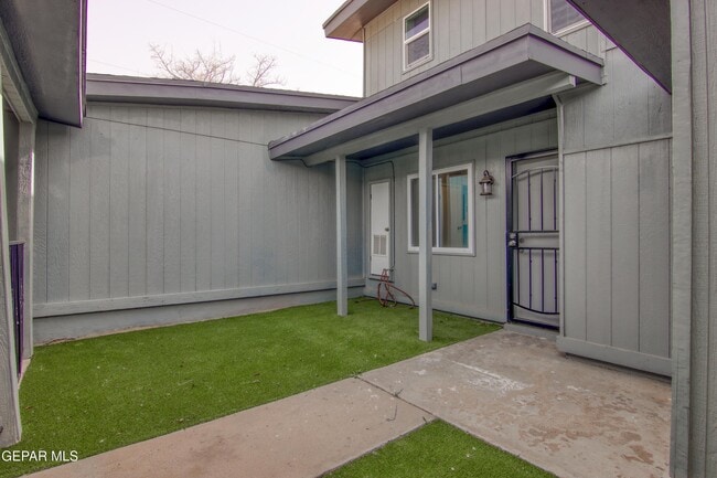 Building Photo - 6001 Morning Glory Cir