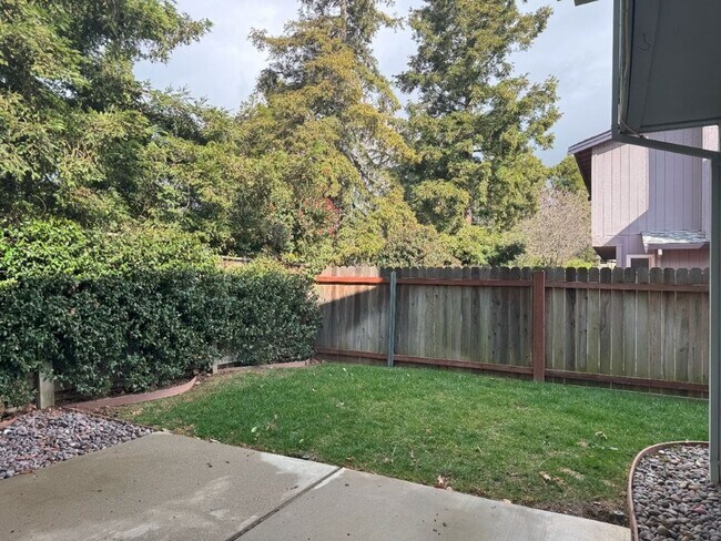 Building Photo - Charming 3-Bedroom, 2.5-Bathroom Home Avai...