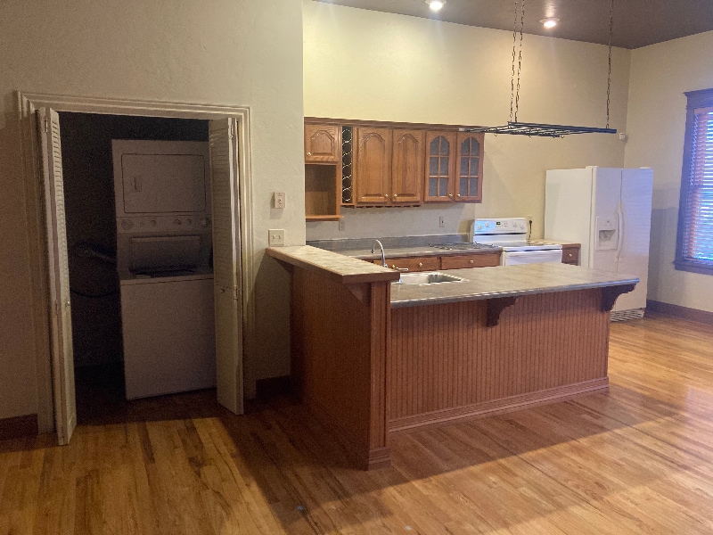 Building Photo - 306 S Union Ave