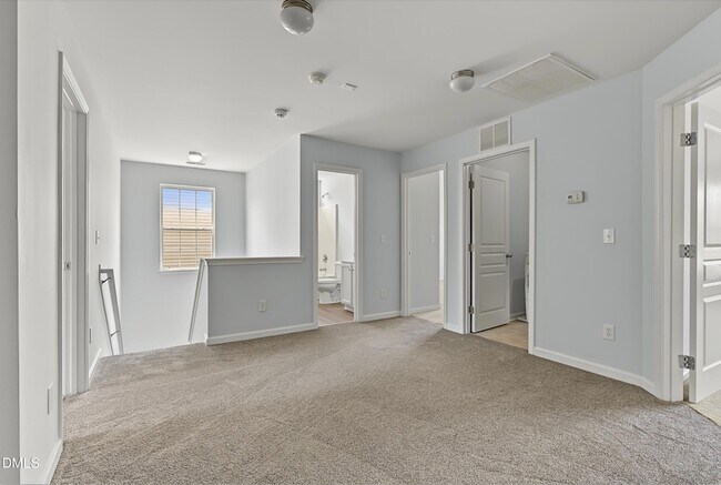 Building Photo - 201 Hope Valley Rd