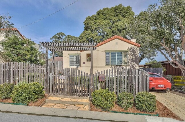 Building Photo - 1064 Harrison St