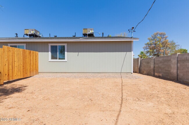 Building Photo - 337 S 97th Pl