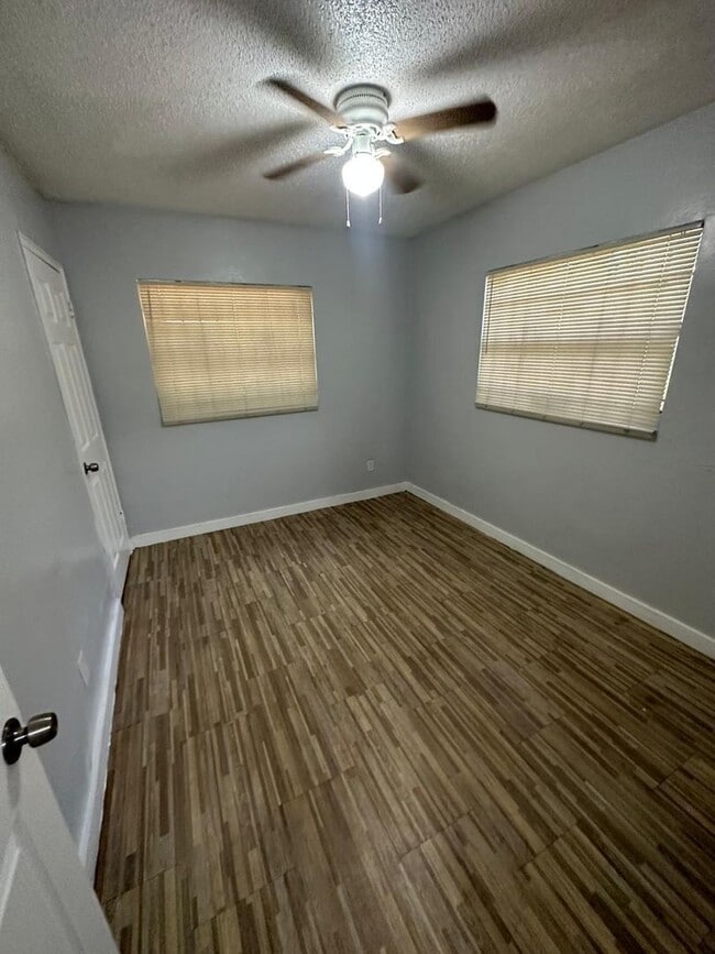 Building Photo - 2845/2847 W 6th St.