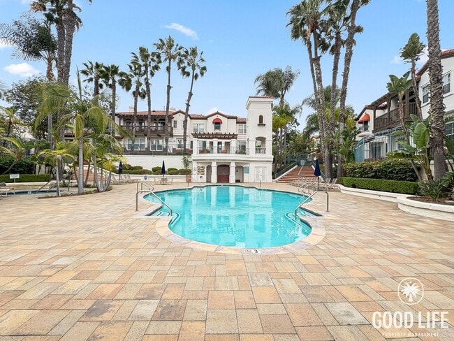 Building Photo - Bright 2Bd/2.5Ba End Unit w/Water/Sewer/Trash Included In Prestigious Tustin Community!