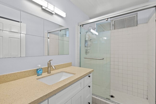 Building Photo - 1519 Walnut Ave