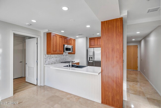 Building Photo - 7141 E Rancho Vista Dr