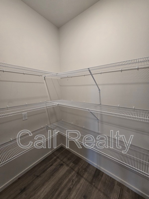 Building Photo - 10526 Duckhook Rd