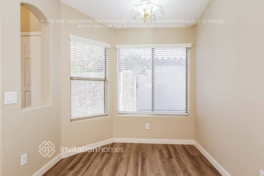 Building Photo - 12809 W Roanoke Ave