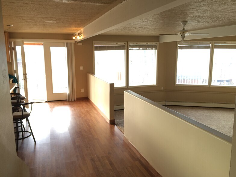 Building Photo - 460 W Briar Dr