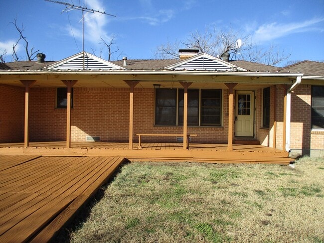 Building Photo - $1800 - 3/2 Country Home Close to Downtown...