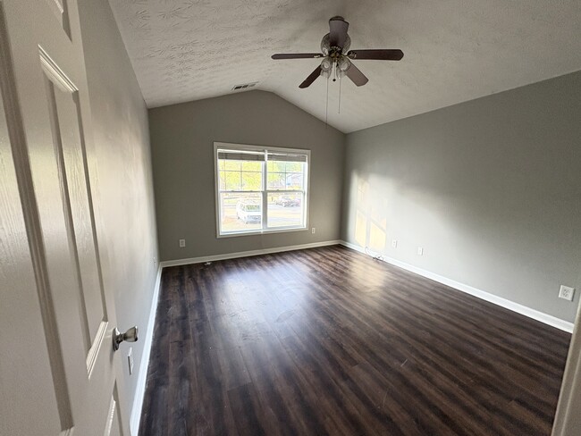 Building Photo - 406 Pepperbush Bend