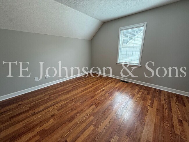 Building Photo - Spacious 3 Bedroom Home with Primary Suite on Main Level in Camden Forest
