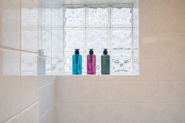 Building Photo - 2403 7th Ave W