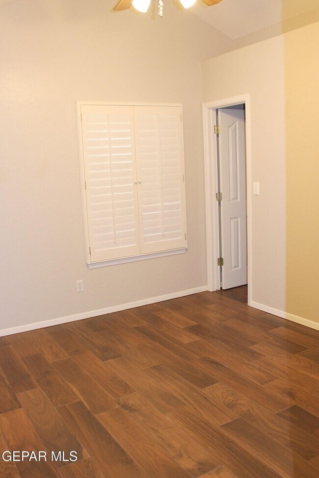 Building Photo - 221 Cloud Song E