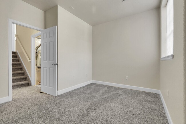 Building Photo - $2,695- 3 Bed, 3 Bath Updated Townhouse wi...
