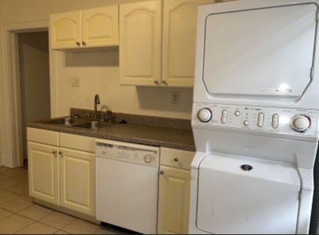 Building Photo - 4823 Jackson St