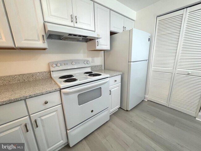 Building Photo - 4420 Groombridge Way