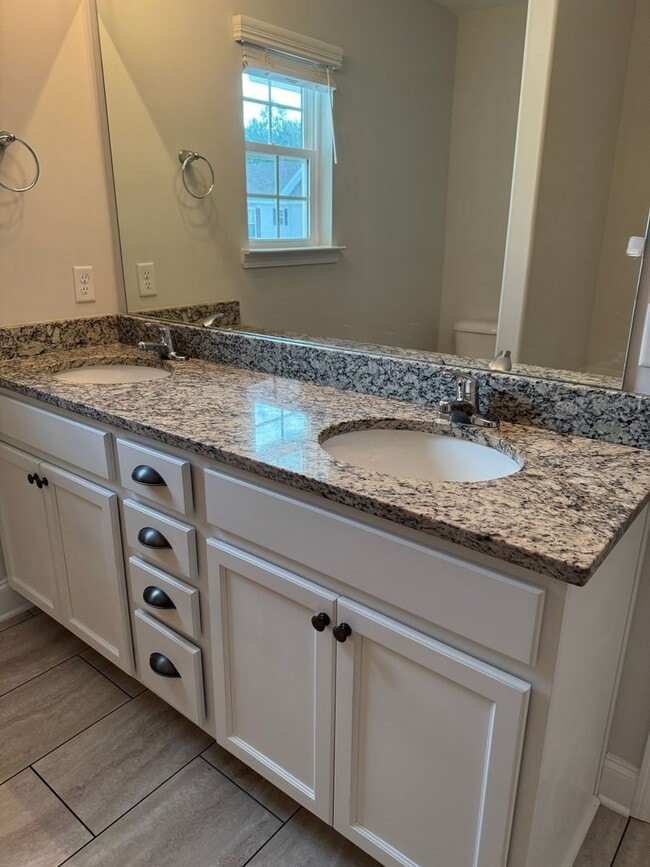 Building Photo - Townhome in Desirable Sterling Links - AVAILABLE NOW