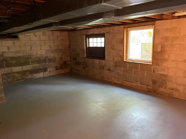 Building Photo - Charming 3-Bedroom Ranch Home in Comstock ...