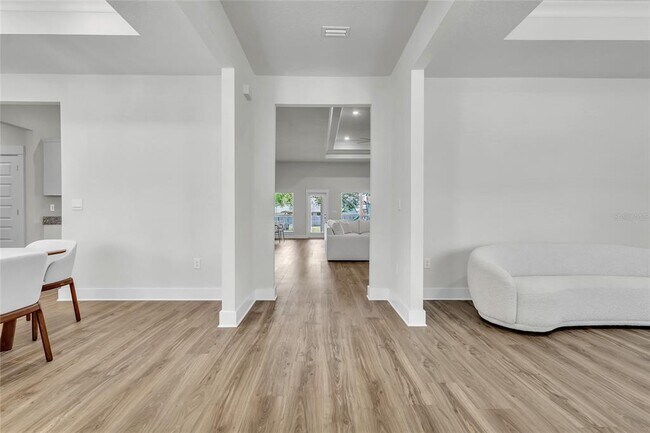 Building Photo - 5531 Blake Ln