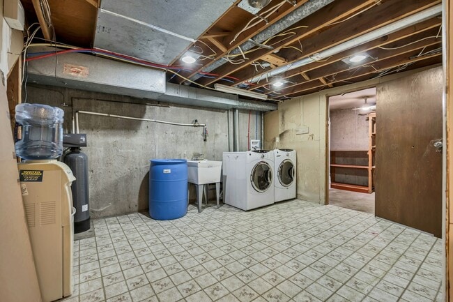 Building Photo - 225 W 750 S