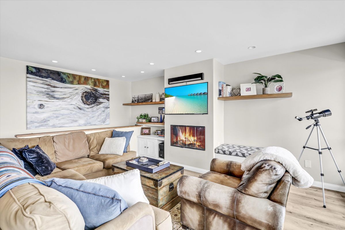 Building Photo - 2740 Highland Way