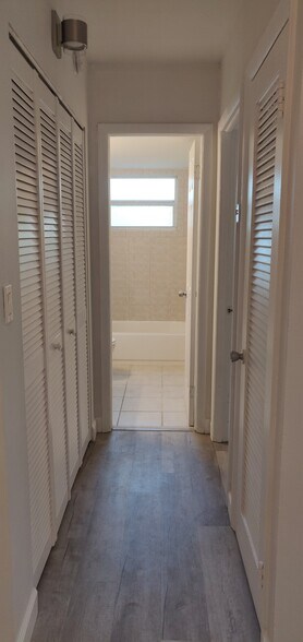 Building Photo - 11610 N Bayshore Dr