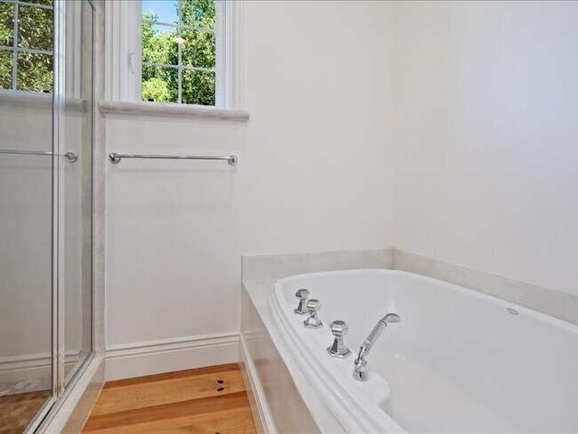 Building Photo - 265 Clear Ridge Dr