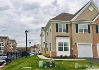 Building Photo - 33 Blair St