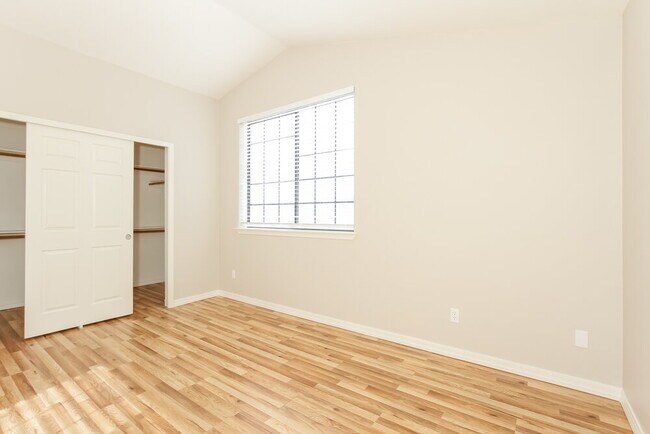 Building Photo - 18039 N 12th Pl