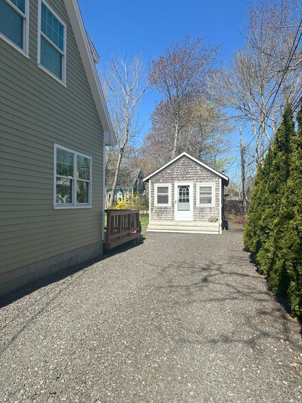 Building Photo - 7 Youngs Ln