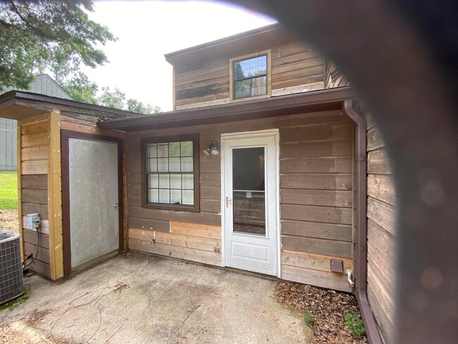 Building Photo - 1099 Ocala Rd