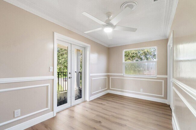 Building Photo - 5065 Horseshoe Cir N