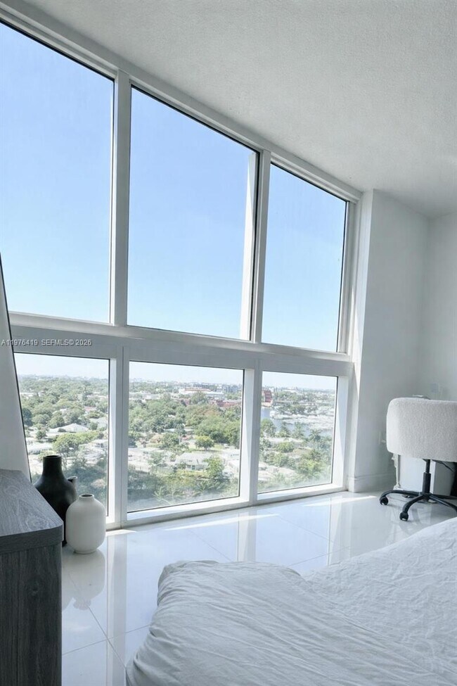 Building Photo - 1861 NW S River Dr