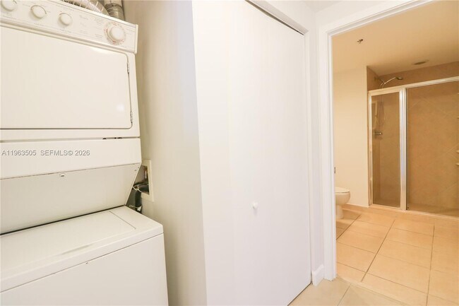 Building Photo - 335 S Biscayne Blvd