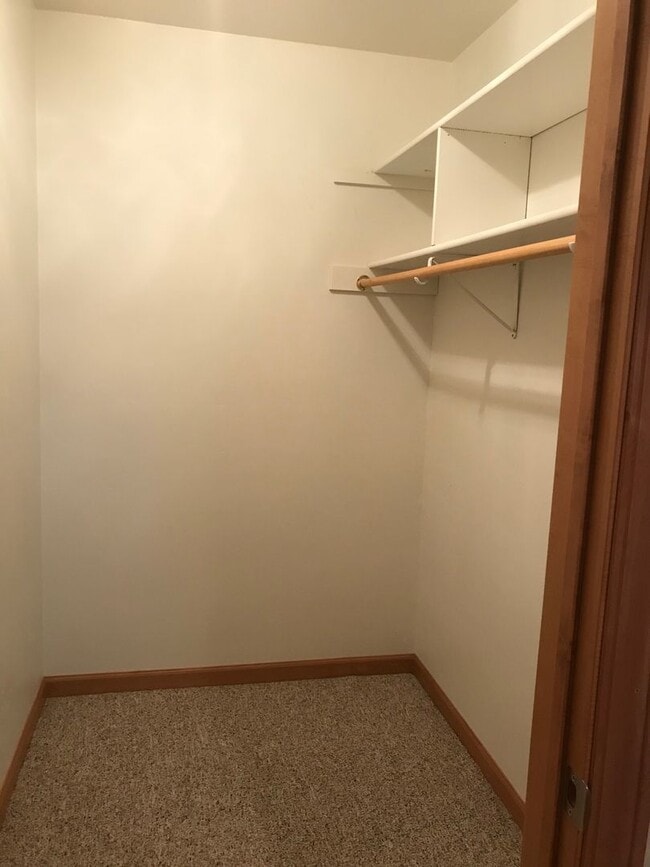 Building Photo - 2100 River Point Ct