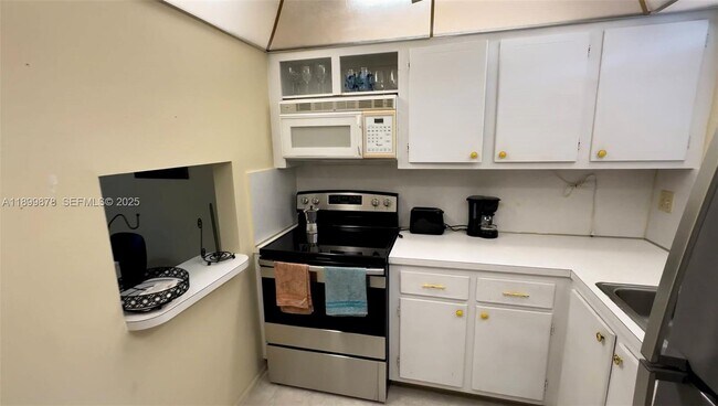 Building Photo - 8280 Sunrise Lakes Blvd